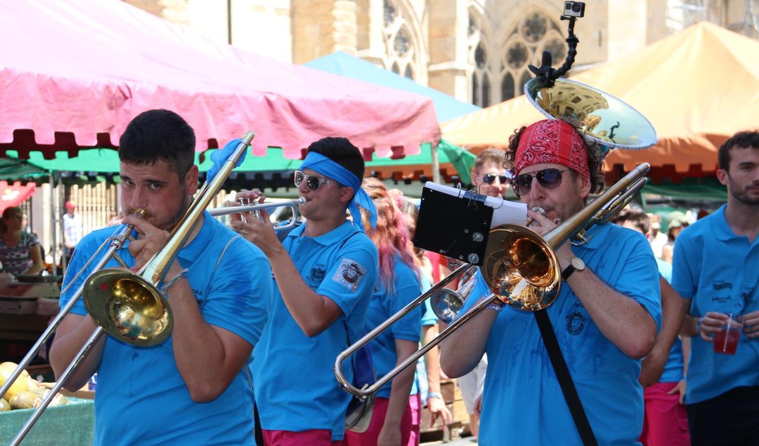 Colorido y música para anunciar el inicio de las fiestas