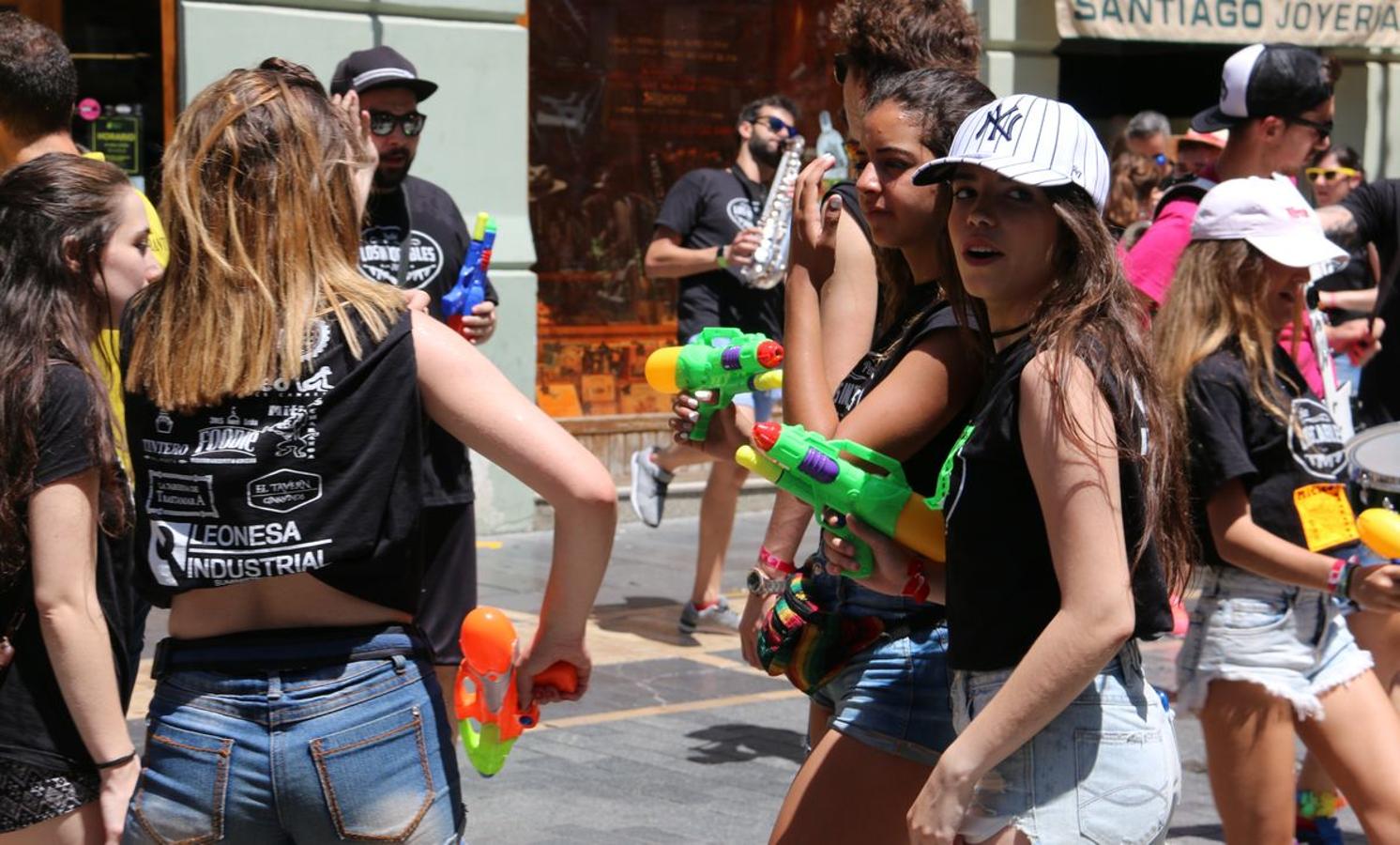 Colorido y música para anunciar el inicio de las fiestas