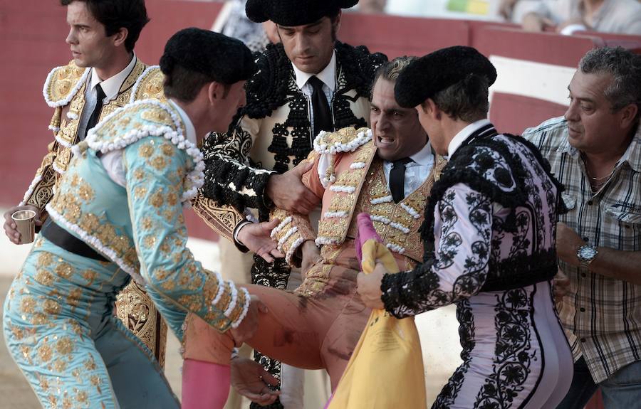 El torero español Iván Fandiño murió este sábado en el hospital de Mont-de-Marsan, en el suroeste de Francia, donde había ingresado tras sufrir una grave cornada durante una corrida en la localidad de Aire-sur-l'Adour, indicaron fuentes de los círculos taurinos. 