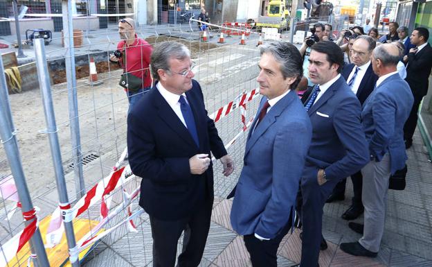 De la Serna visita las obras de la intengración del AVE en León. 