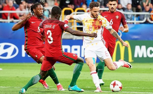 Saúl marca el 0-1 ante Portugal. 