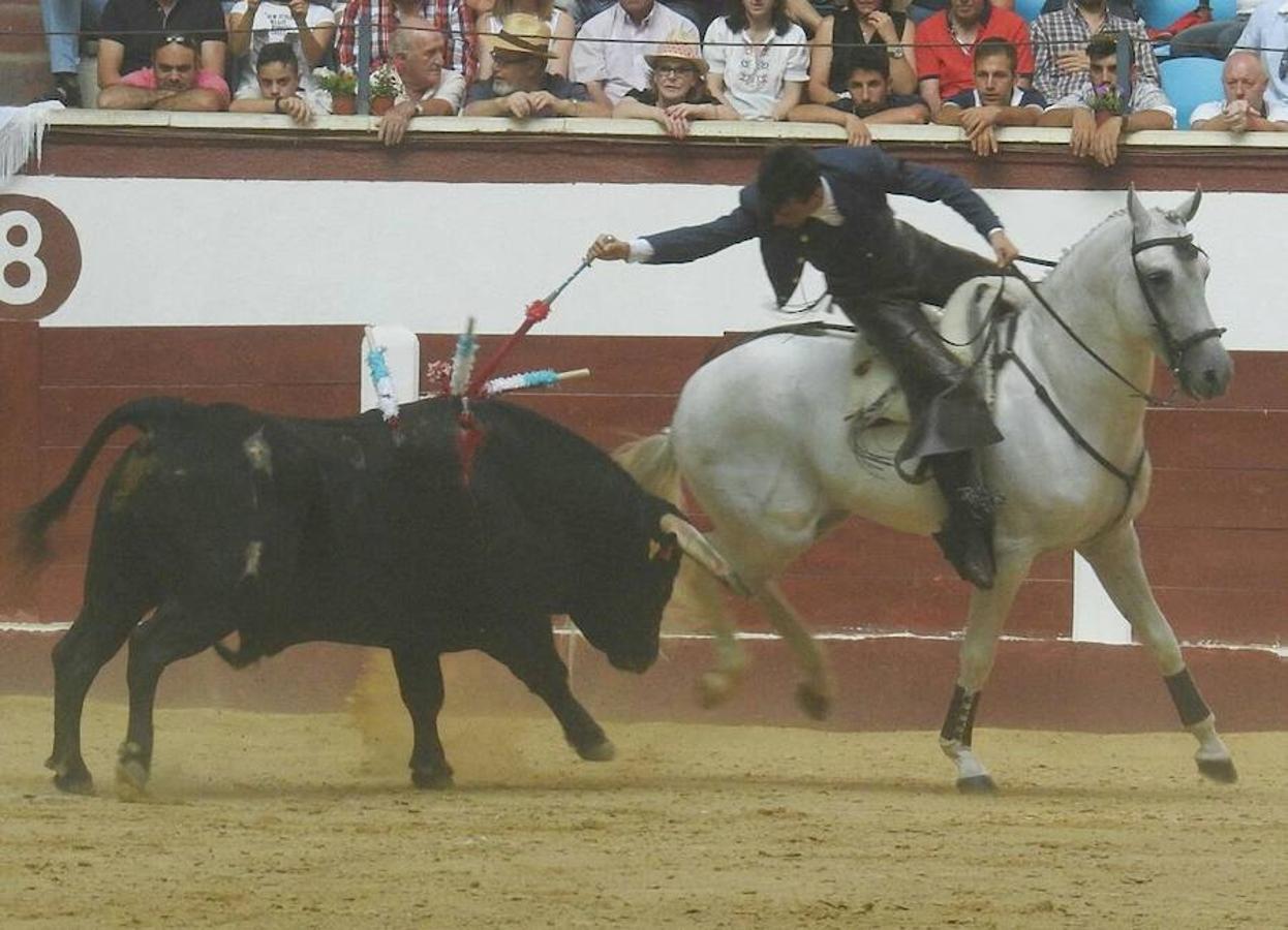 Las mejores imágenes de la corrida de rejones (I)