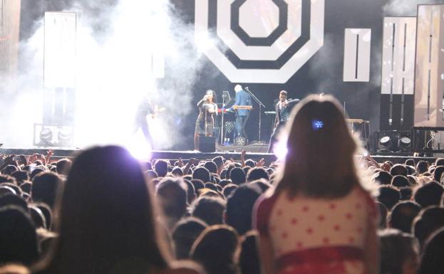 Imagen. Fangoria en el concierto de la Plaza Mayor.