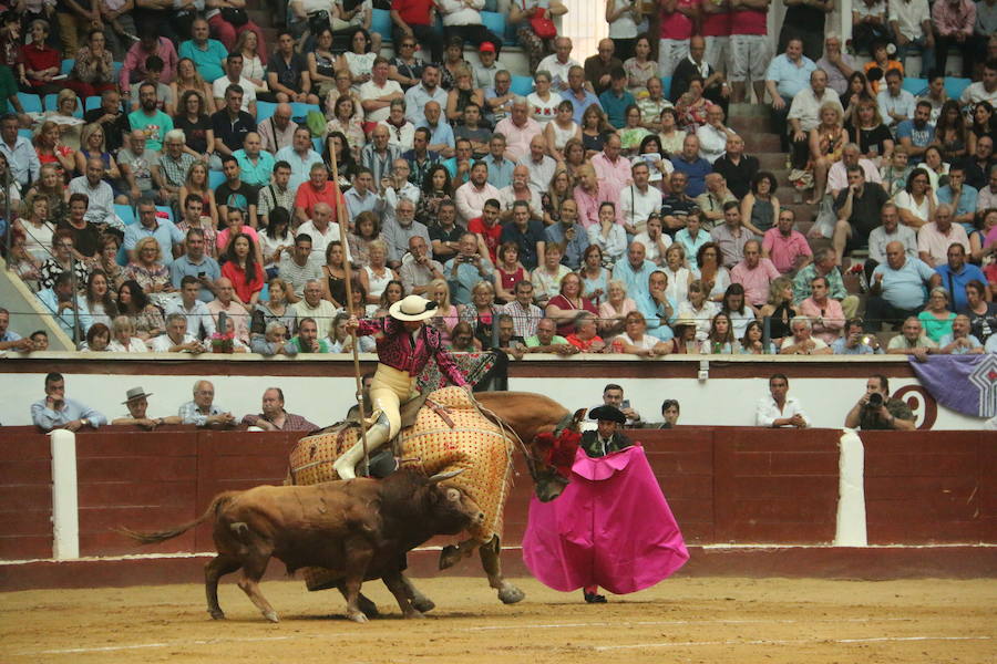 Las mejores imágenes de la corrida de toros de Fiestas de San Juan y San Pedro (II)