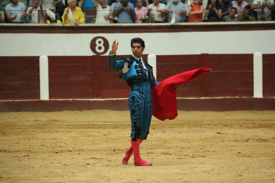 Las mejores imágenes de la corrida de toros de Fiestas de San Juan y San Pedro (II)