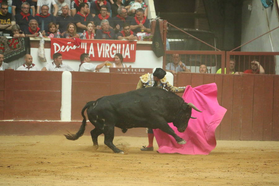 Las mejores fotos de la corrida de toros de Fiestas de San Juan y San Pedro