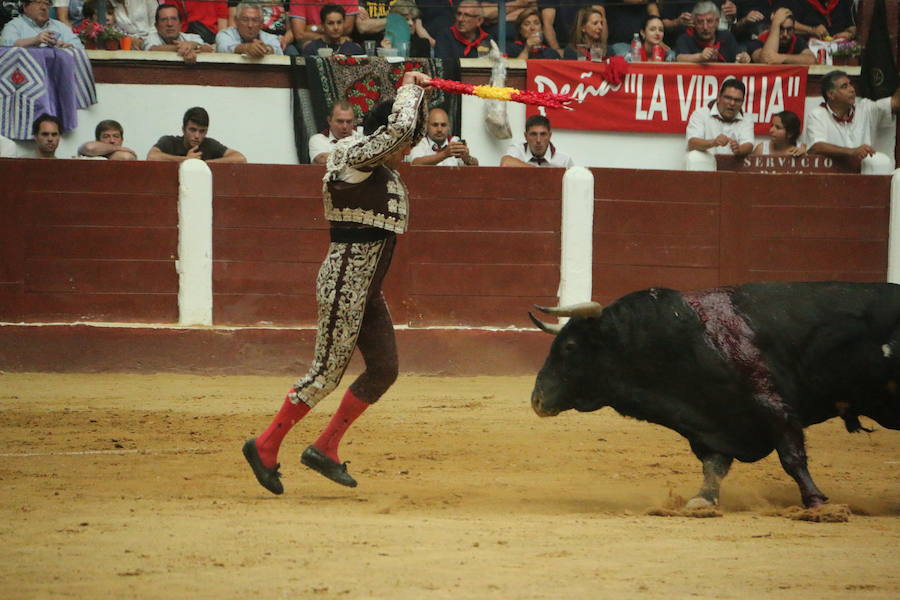 Las mejores fotos de la corrida de toros de Fiestas de San Juan y San Pedro