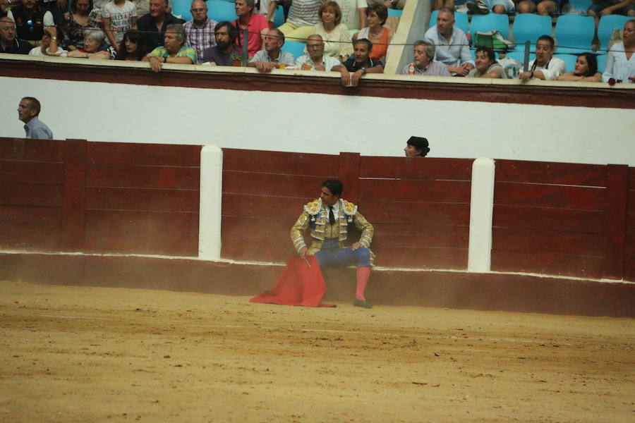 Las mejores fotos de la corrida de toros de Fiestas de San Juan y San Pedro