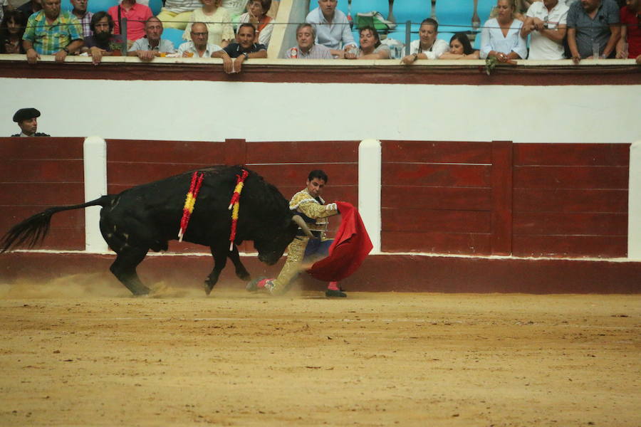 Las mejores fotos de la corrida de toros de Fiestas de San Juan y San Pedro