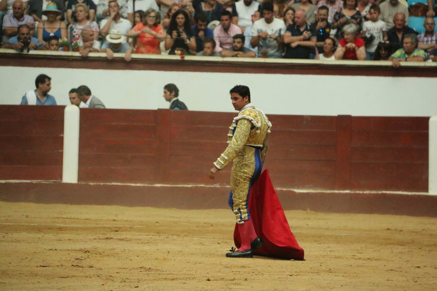 Las mejores fotos de la corrida de toros de Fiestas de San Juan y San Pedro
