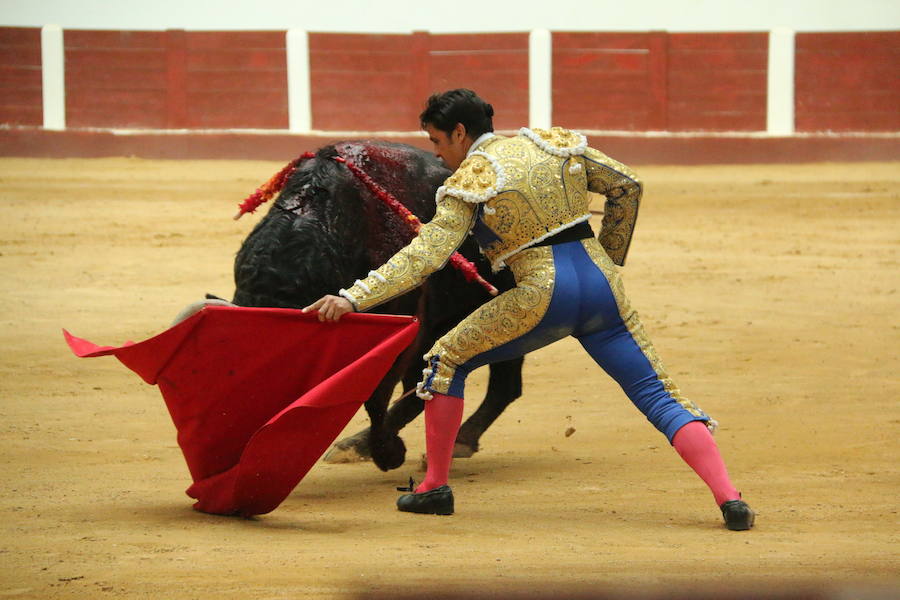 Las mejores fotos de la corrida de toros de Fiestas de San Juan y San Pedro