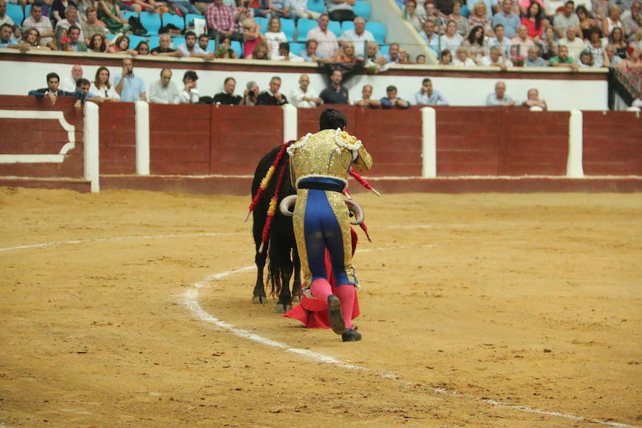 Las mejores fotos de la corrida de toros de Fiestas de San Juan y San Pedro