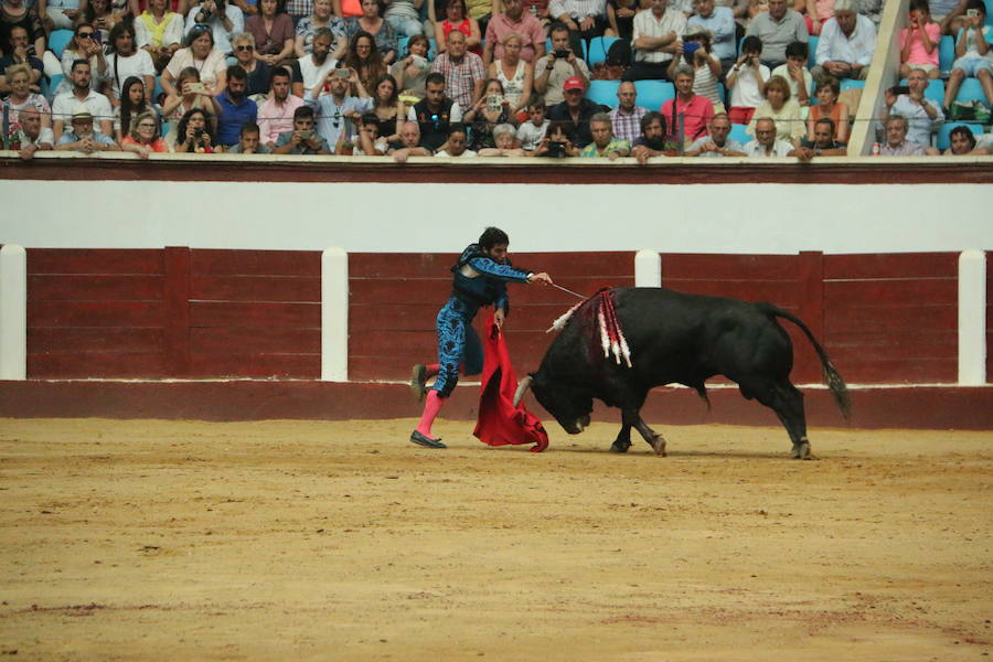 Las mejores fotos de la corrida de toros de Fiestas de San Juan y San Pedro