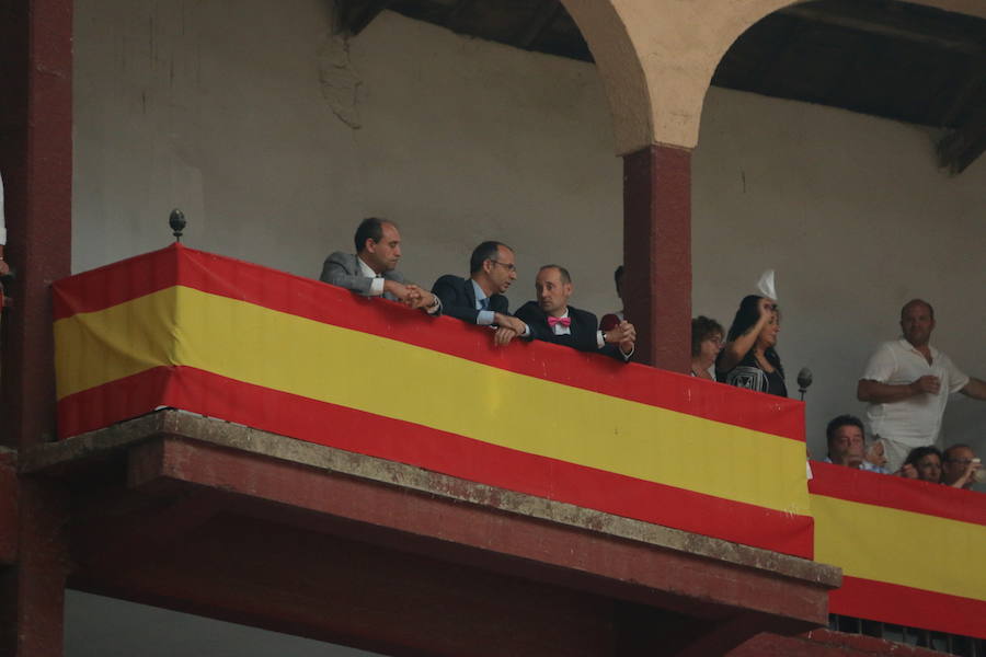 Las mejores fotos de la corrida de toros de Fiestas de San Juan y San Pedro