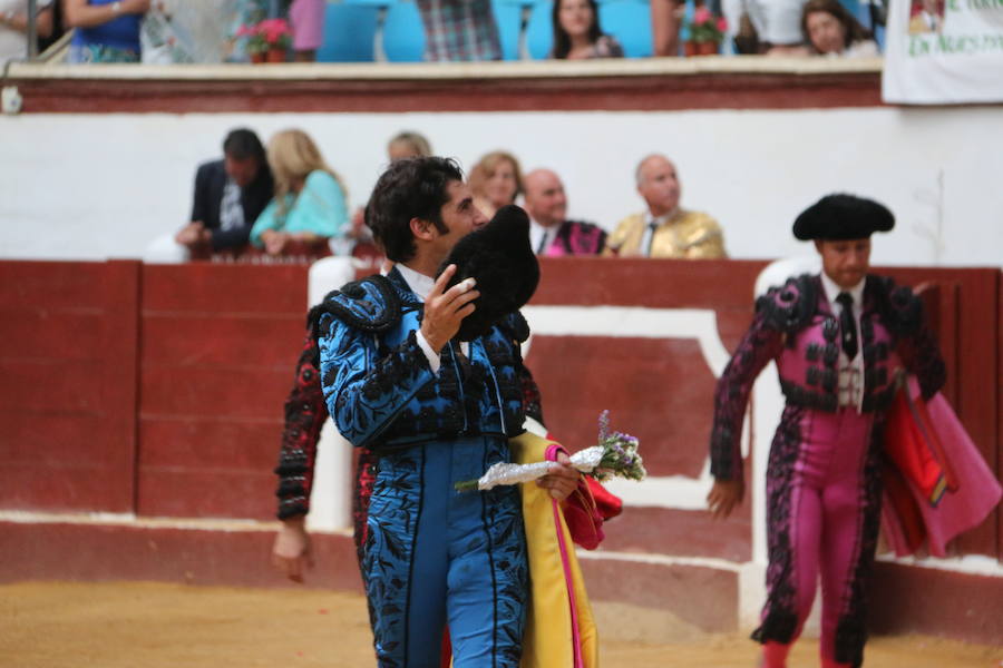 Las mejores fotos de la corrida de toros de Fiestas de San Juan y San Pedro