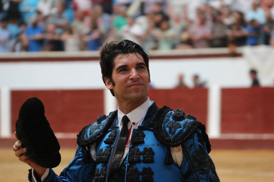 Las mejores fotos de la corrida de toros de Fiestas de San Juan y San Pedro