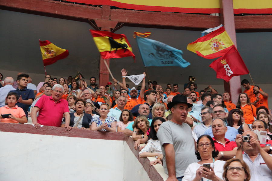 Las mejores fotos de la corrida de toros de Fiestas de San Juan y San Pedro