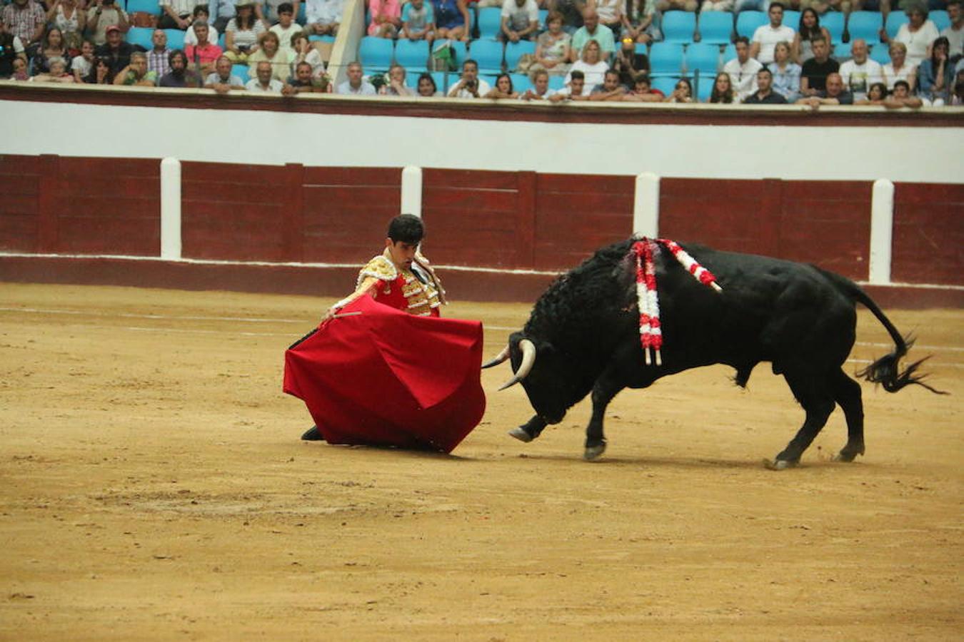 Las mejores imágenes de la corrida de toros de Fiestas de San Juan y San Pedro