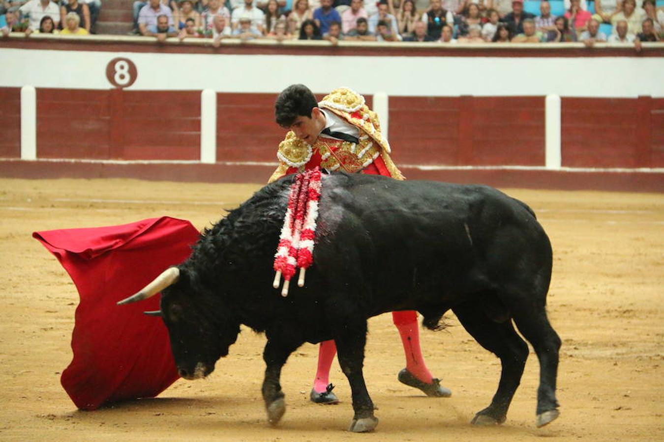 Las mejores imágenes de la corrida de toros de Fiestas de San Juan y San Pedro