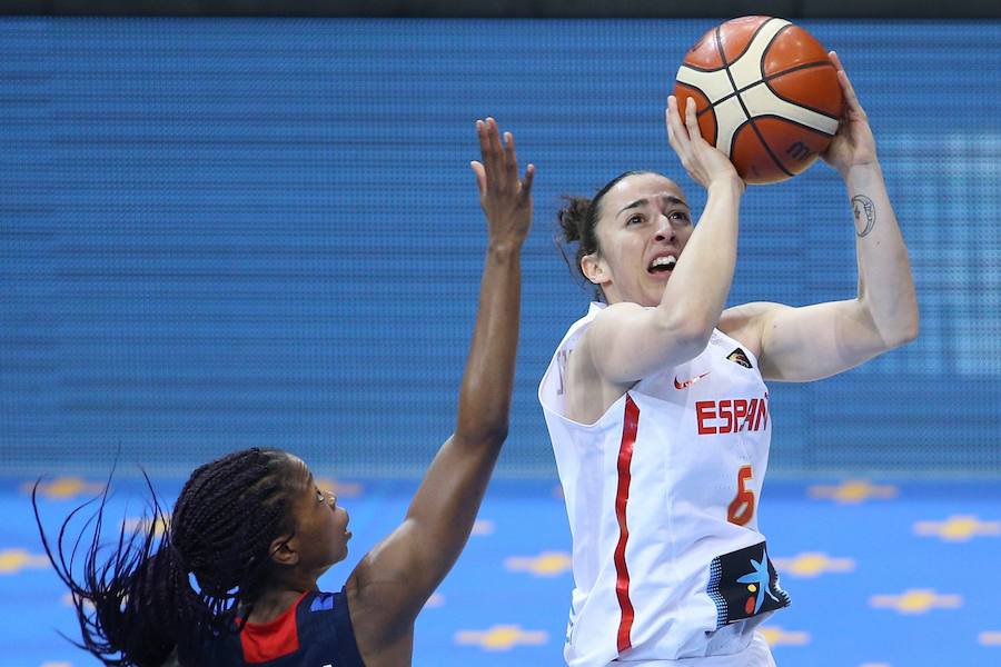 La selección española se impuso a Francia para proclamarse campeona de Europa de baloncesto en Praga.