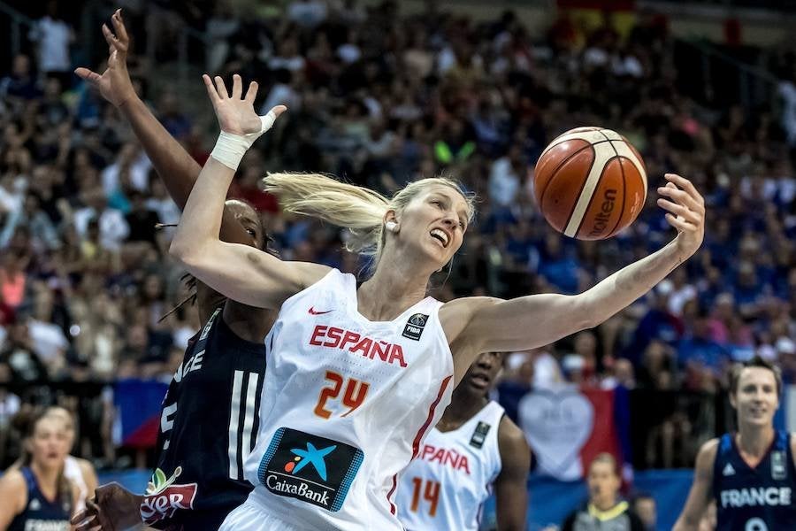 La selección española se impuso a Francia para proclamarse campeona de Europa de baloncesto en Praga.