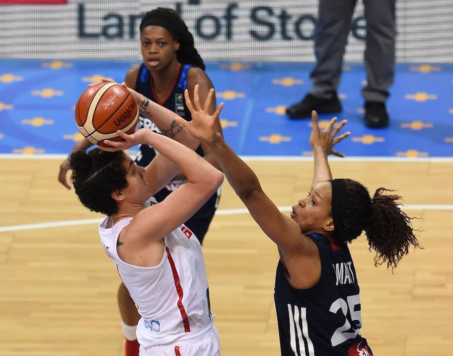 La selección española se impuso a Francia para proclamarse campeona de Europa de baloncesto en Praga.