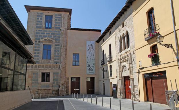 Palacio del Conde Luna, donde se celebran algunos de los actos del programa. 