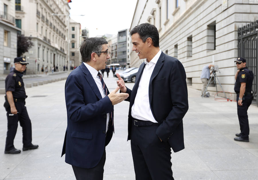 El Rey defiende en el Congreso la unidad de España y la convivencia de todos los españoles.