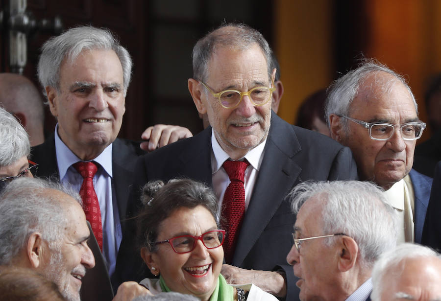 El Rey defiende en el Congreso la unidad de España y la convivencia de todos los españoles.