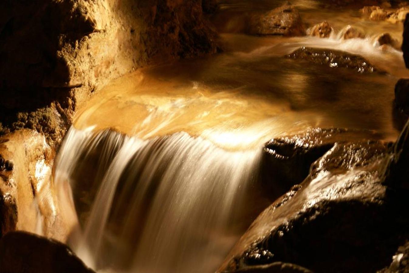 La Cueva de Valporquero, la joya leonesa