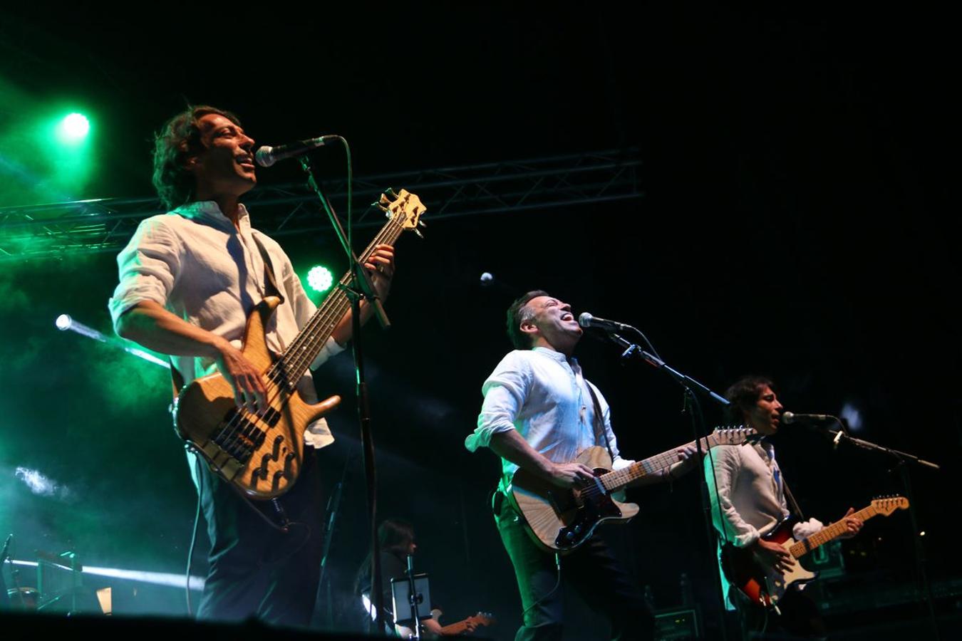 El grupo leonés vuelve a la Plaza Mayor después de 16 años con un concierto que ha hecho vibrar miles de personas.