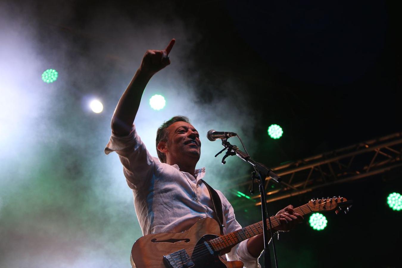 El grupo leonés vuelve a la Plaza Mayor después de 16 años con un concierto que ha hecho vibrar miles de personas.