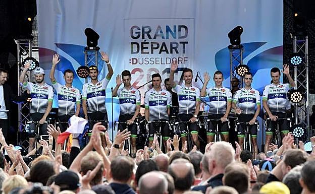 Corredores del equipo France's Fortuneo - Vital Concept. 