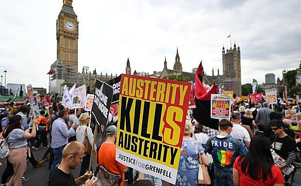Manifestantes contra la austeridad de May. 