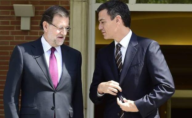 Rajoy (i) y Pedro Sánchez. 