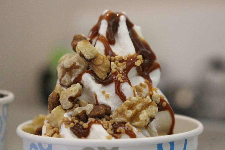 Saludable, refrescante y natural, sobre todo, natural. Y de León. Así es YooGO, la yogurtería de la Calle Ancha, 15 que enamora desde hace cinco años a leoneses y visitantes