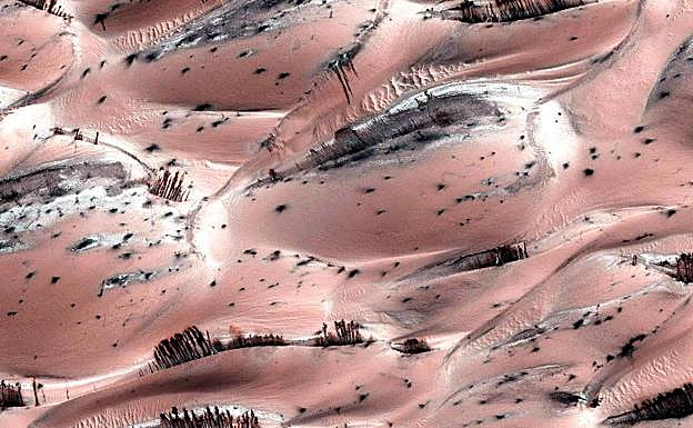 Imagen de la superficie de Marte recogida por la cámara HiRISE de la sonda Mars Reconnaisance Orbiter de la NASA. 