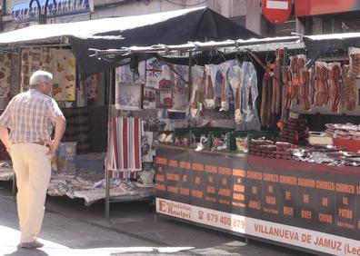 Imagen secundaria 1 - Santa María del Páramo se llena de actividad cada domingo con su tradicional mercado