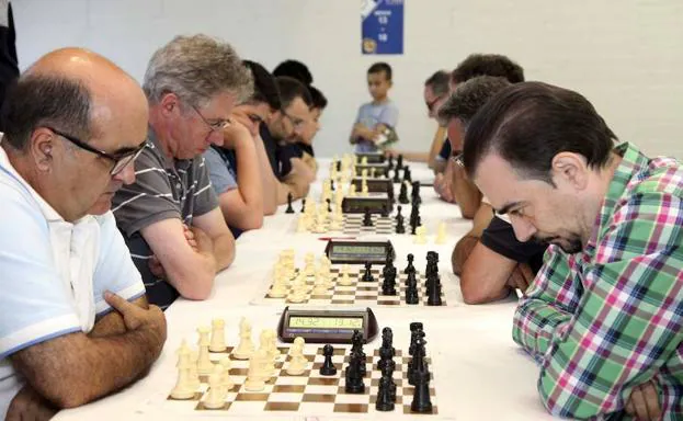 Partidas de ajedrez entre los aficionados.