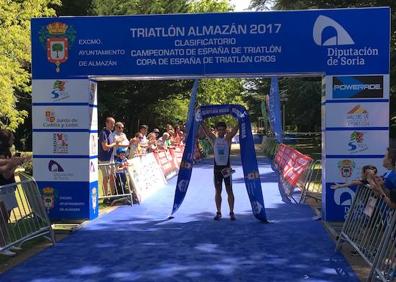 Imagen secundaria 1 - Viñuela, rey de la Copa de España de triatlón Cross