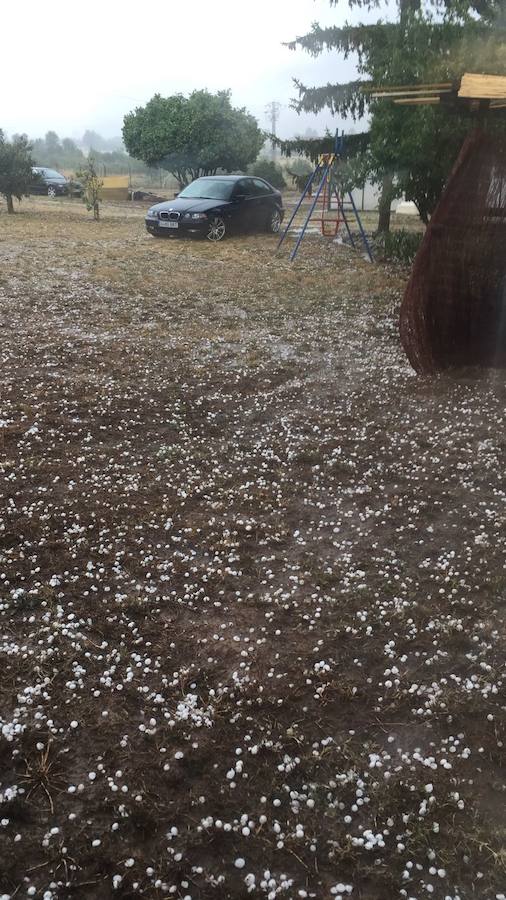 Una tormenta causa estragos en la localidad de Poladura del Bernesga