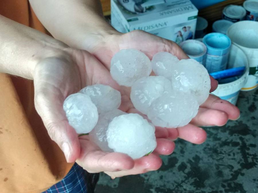 Una tormenta causa estragos en la localidad de Poladura del Bernesga