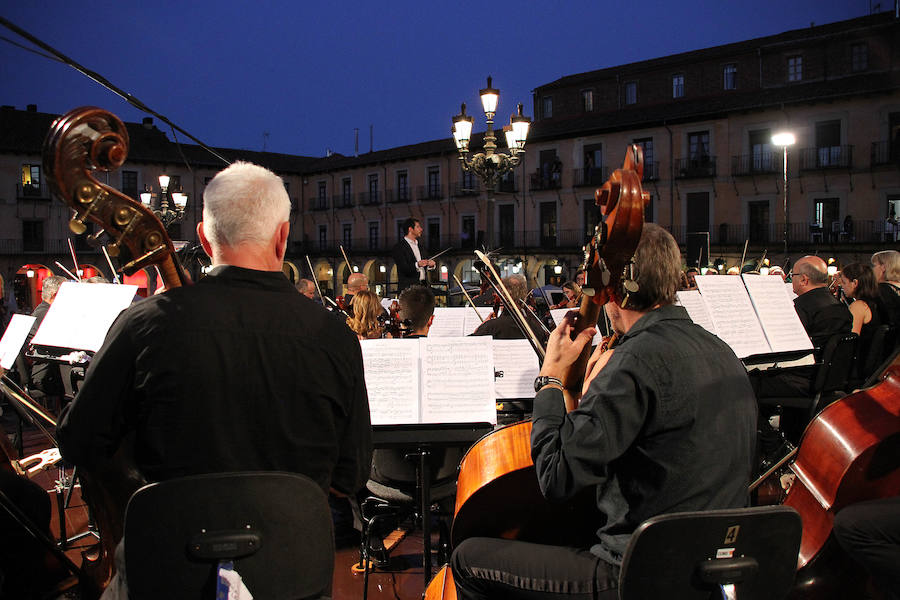 La Oscyl en la Plaza Mayor de León