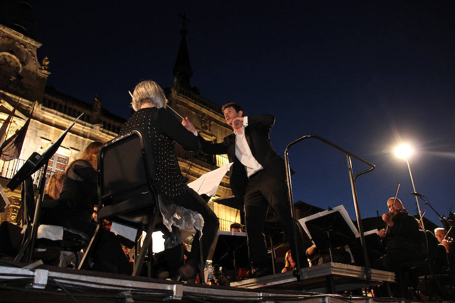 La Oscyl en la Plaza Mayor de León