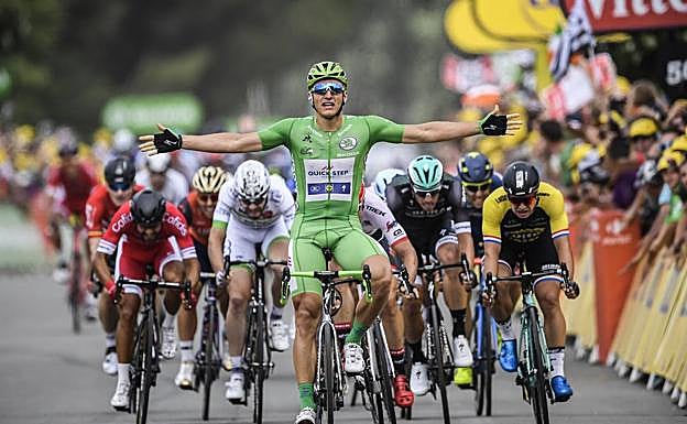 Kittel celebra la cuarta victoria en el Tour. 