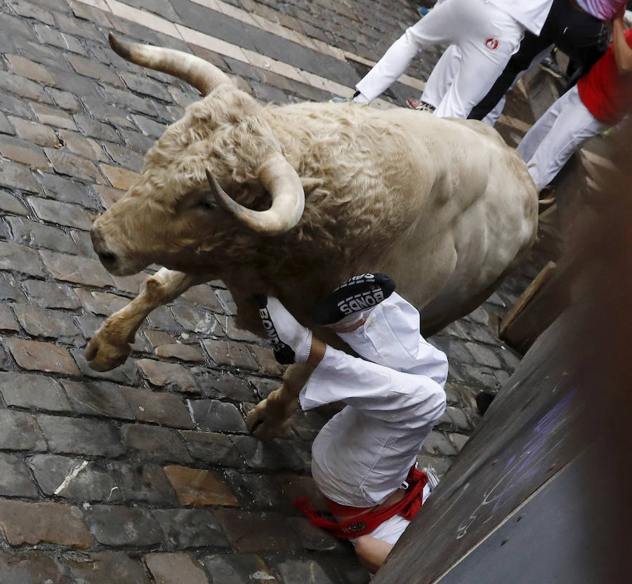 Los toros de la ganadería de Jandilla han corrido el encierro más rápido de los Sanfermines, con una duración de dos minutos y doce segundos, y sin heridos por asta.