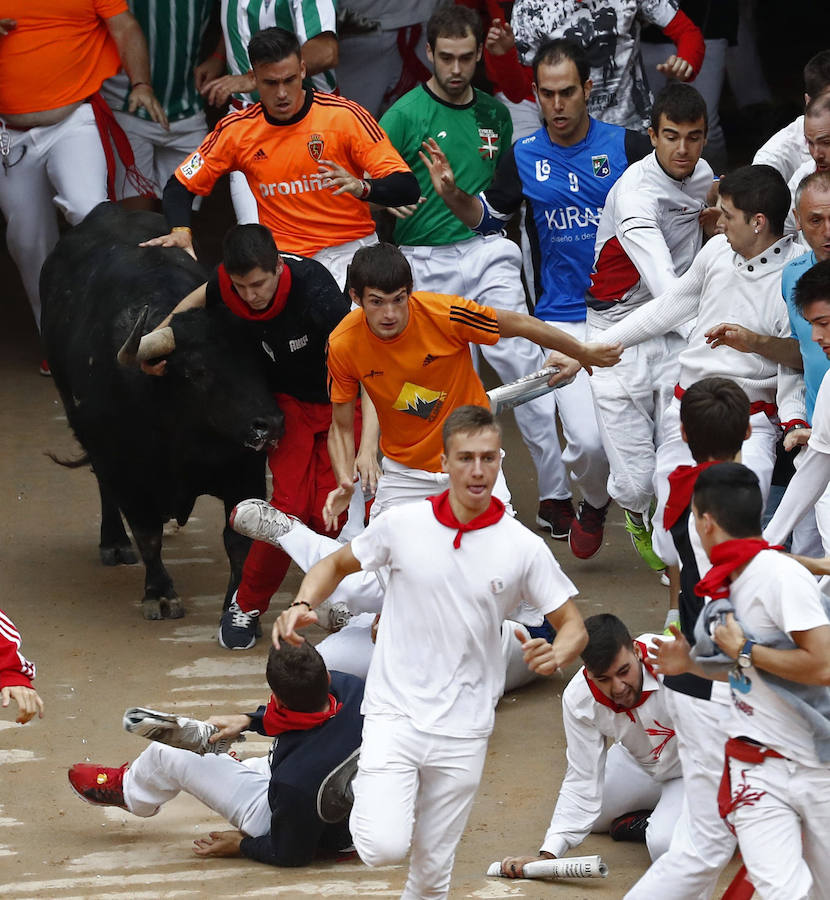 Los toros de la ganadería de Jandilla han corrido el encierro más rápido de los Sanfermines, con una duración de dos minutos y doce segundos, y sin heridos por asta.