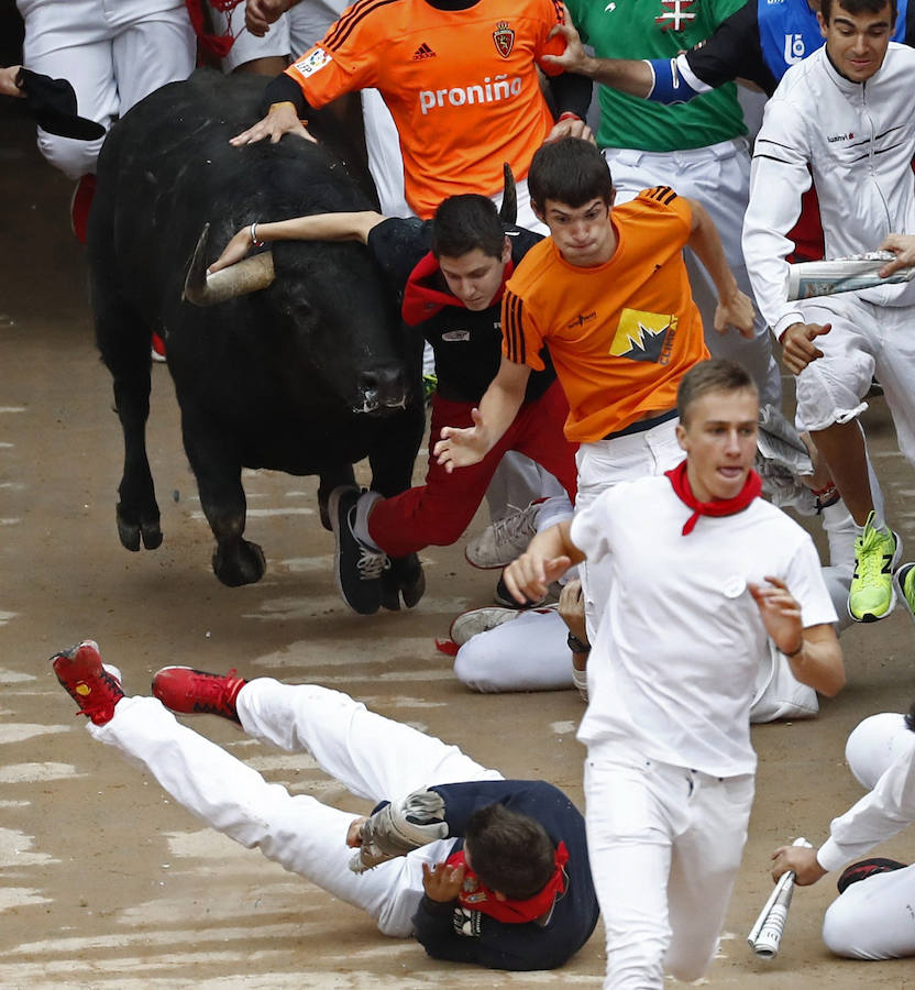 Los toros de la ganadería de Jandilla han corrido el encierro más rápido de los Sanfermines, con una duración de dos minutos y doce segundos, y sin heridos por asta.