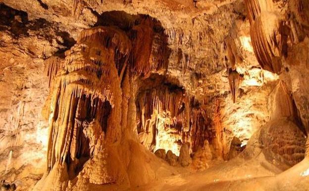 El Ayuntamiento de León anuncia que quedan plazas para la excursión gratuita al Cueva de Valporquero