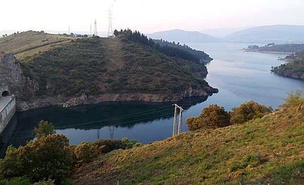 Embalse de Bárcena.